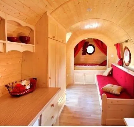 Holiday home Le Du Chemin Et Sa Roulotte