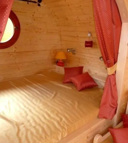 Le Du Chemin Et Sa Roulotte